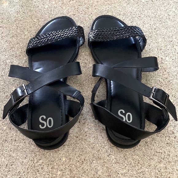 NWOT SO Brand Black Strapped Sandals - Picture 2 of 4